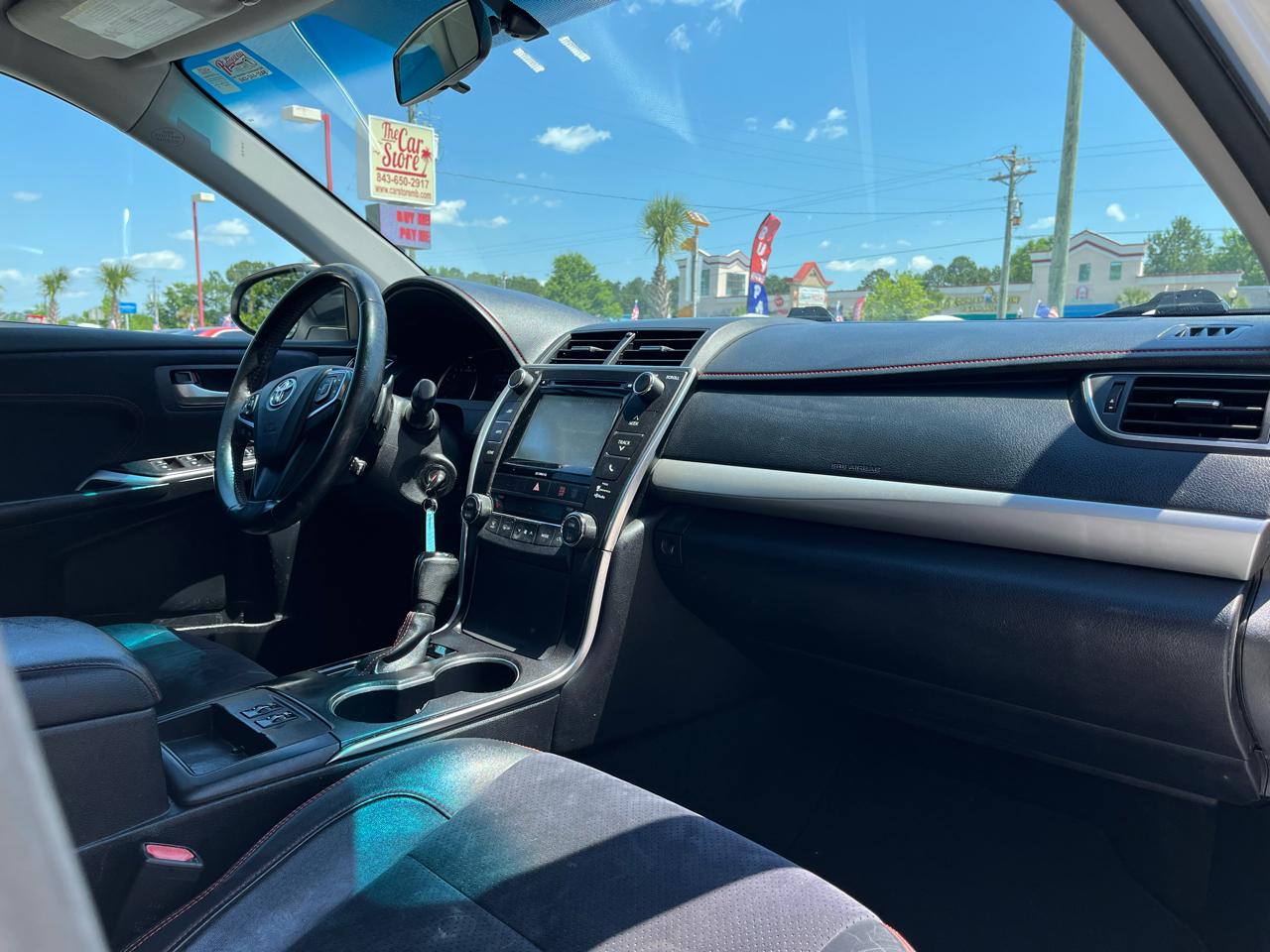 Toyota Camry 4dr Sdn I4 Auto XLE (Natl) 2016