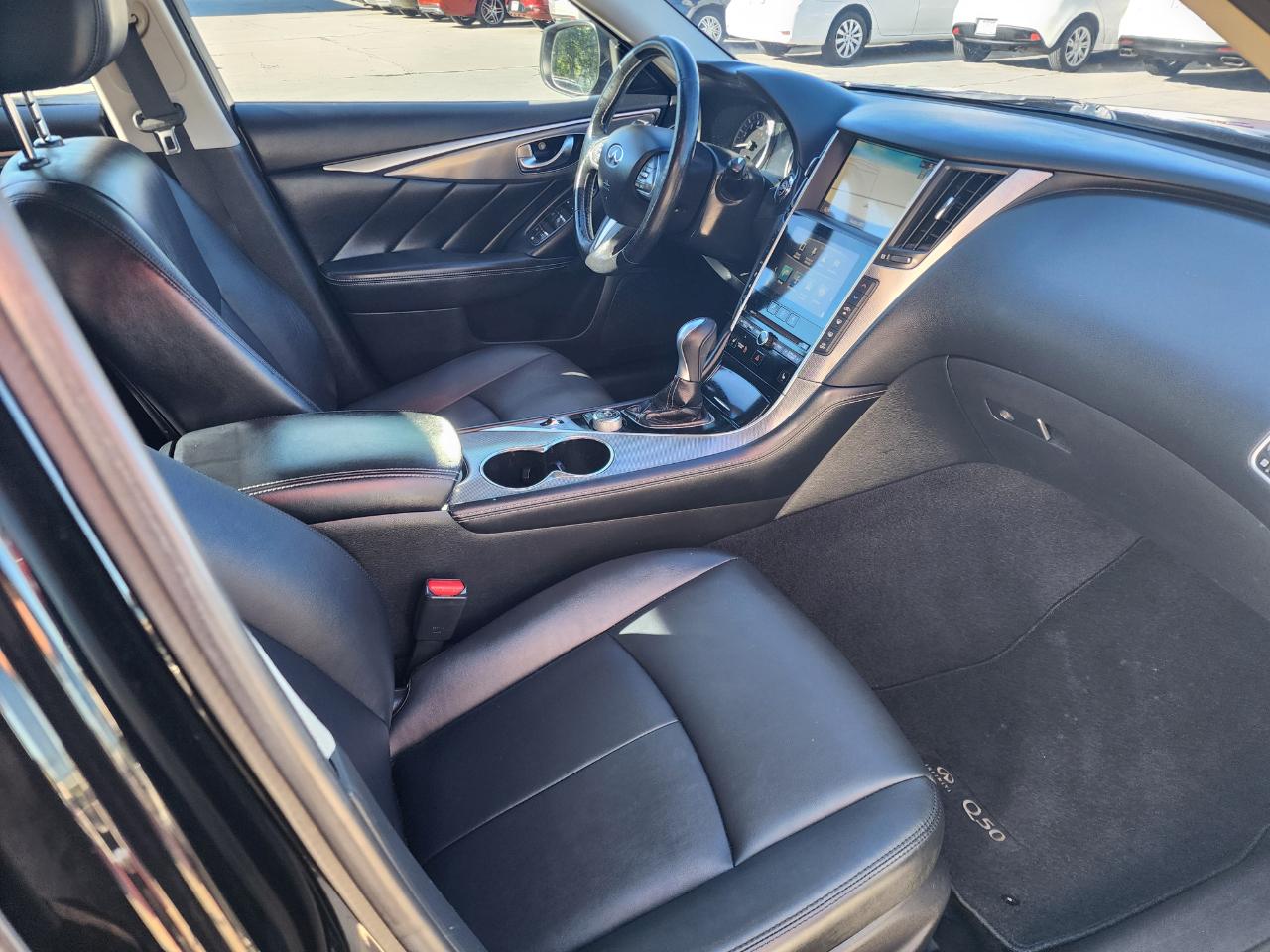 Infiniti Q50 4dr Sdn 3.0t Premium RWD 2016
