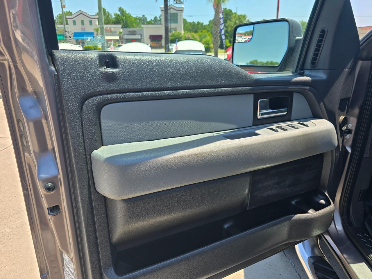 Ford F-150 4WD SuperCrew 145" XLT 2012