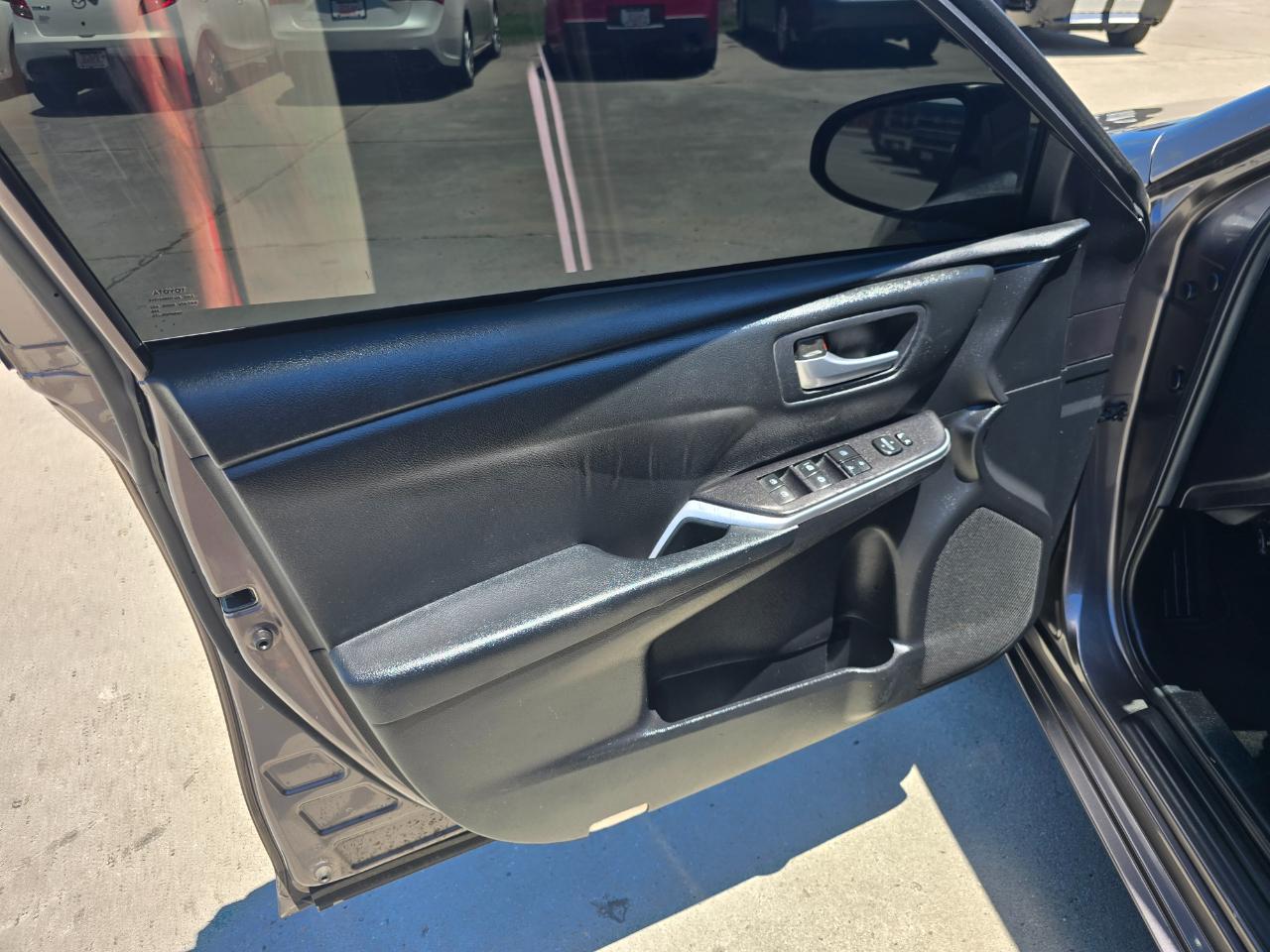 Toyota Camry 4dr Sdn I4 Auto XLE (Natl) 2015