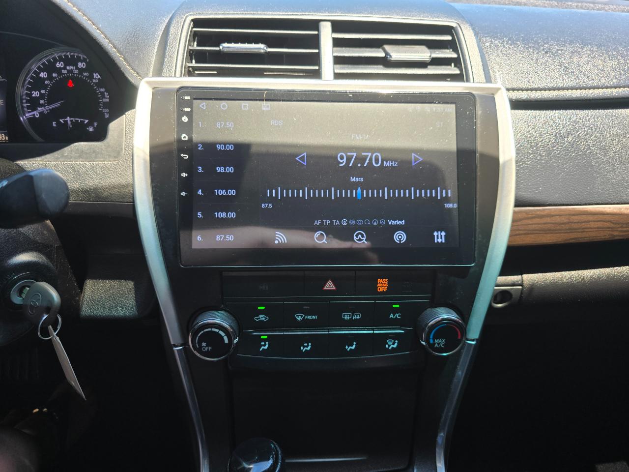 Toyota Camry 4dr Sdn I4 Auto XLE (Natl) 2015
