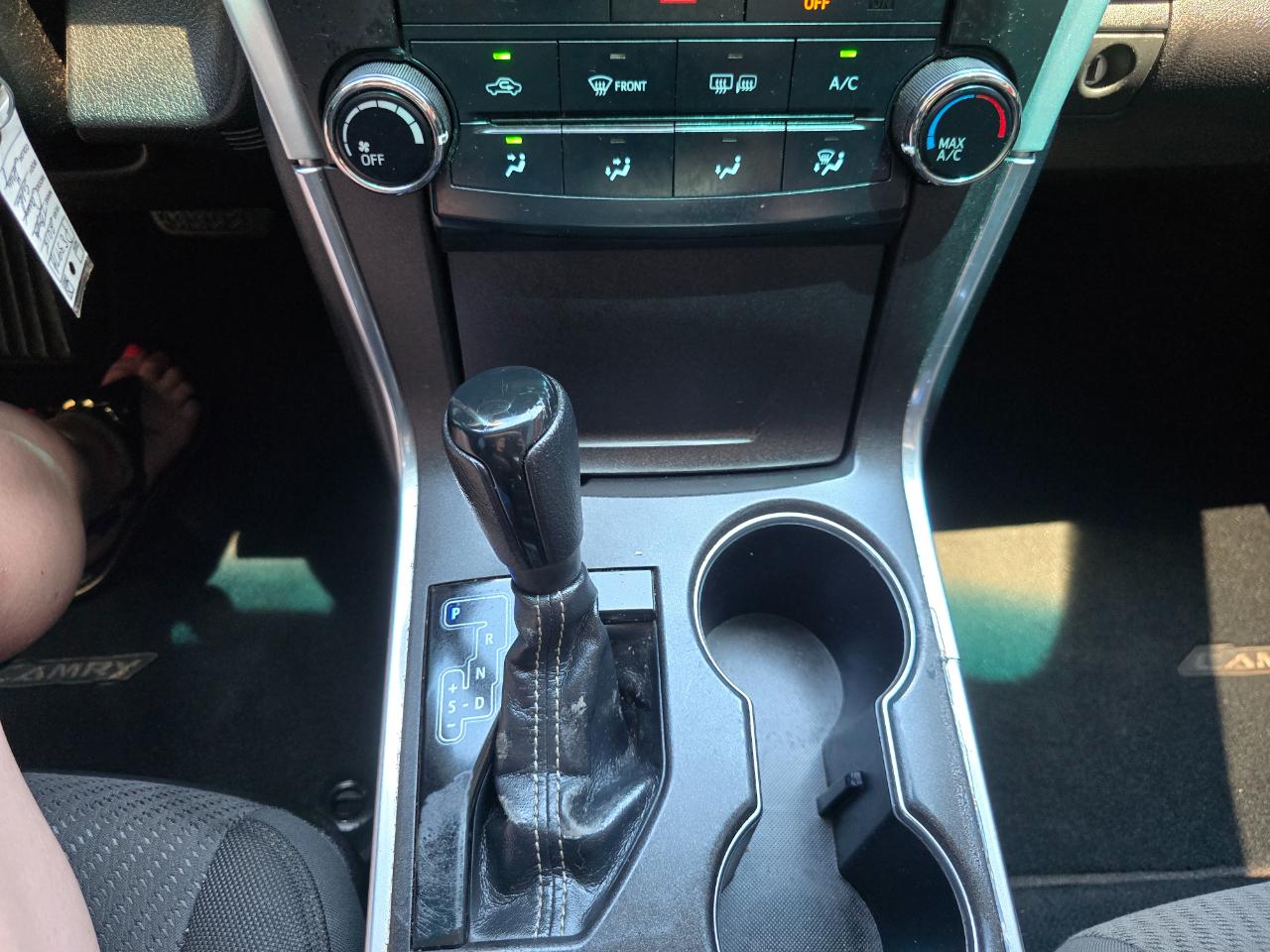 Toyota Camry 4dr Sdn I4 Auto XLE (Natl) 2015