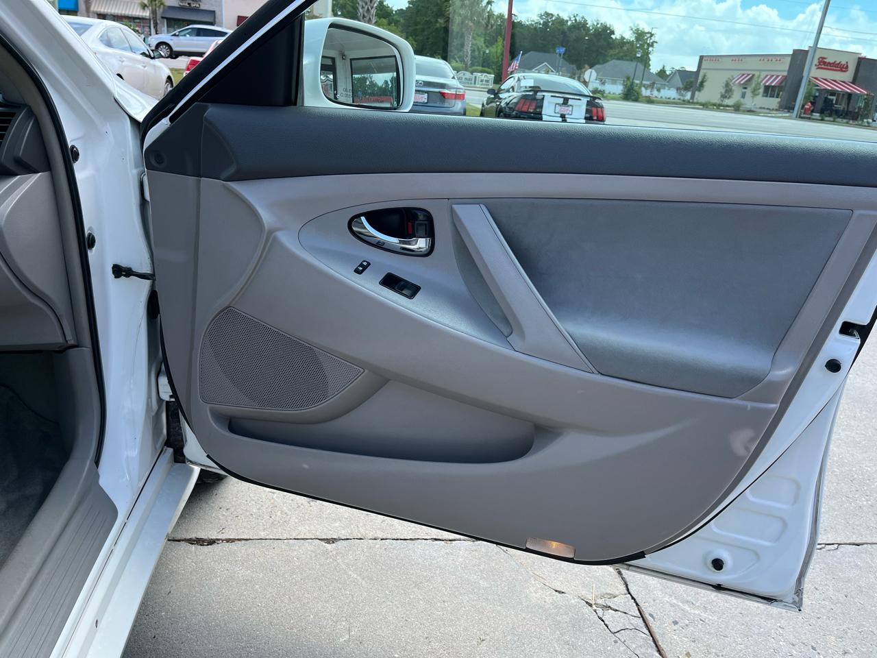 Toyota Camry 4dr Sdn I4 Auto (Natl) 2009