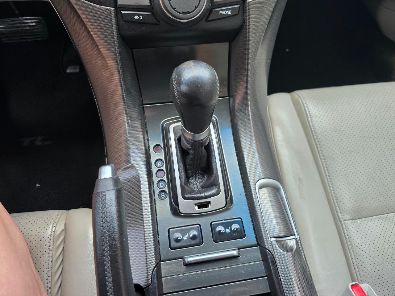 Acura TL 4dr Sdn Auto 2WD Tech 2012