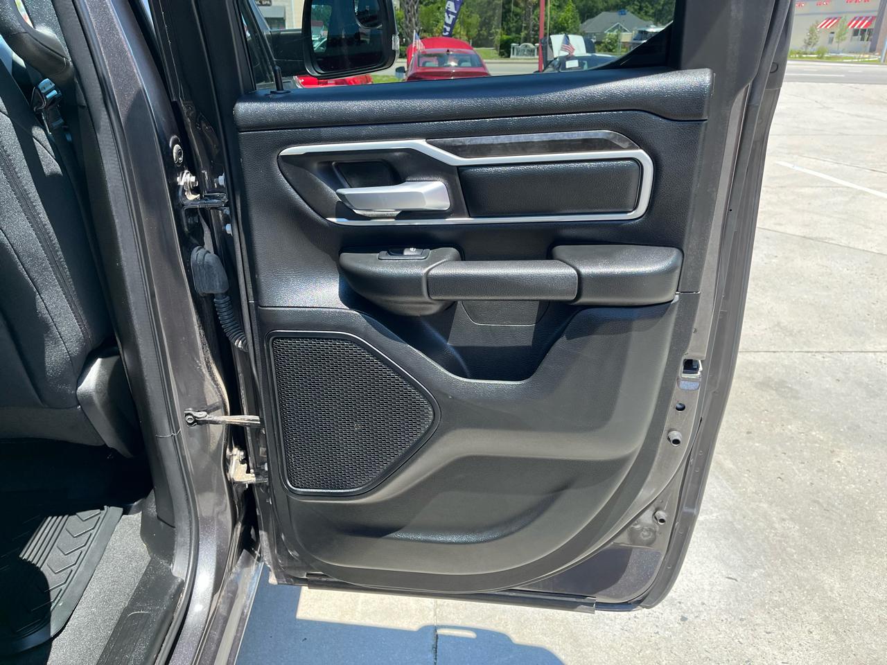 RAM 1500 Lone Star 4x4 Quad Cab 6'4" Box 2022