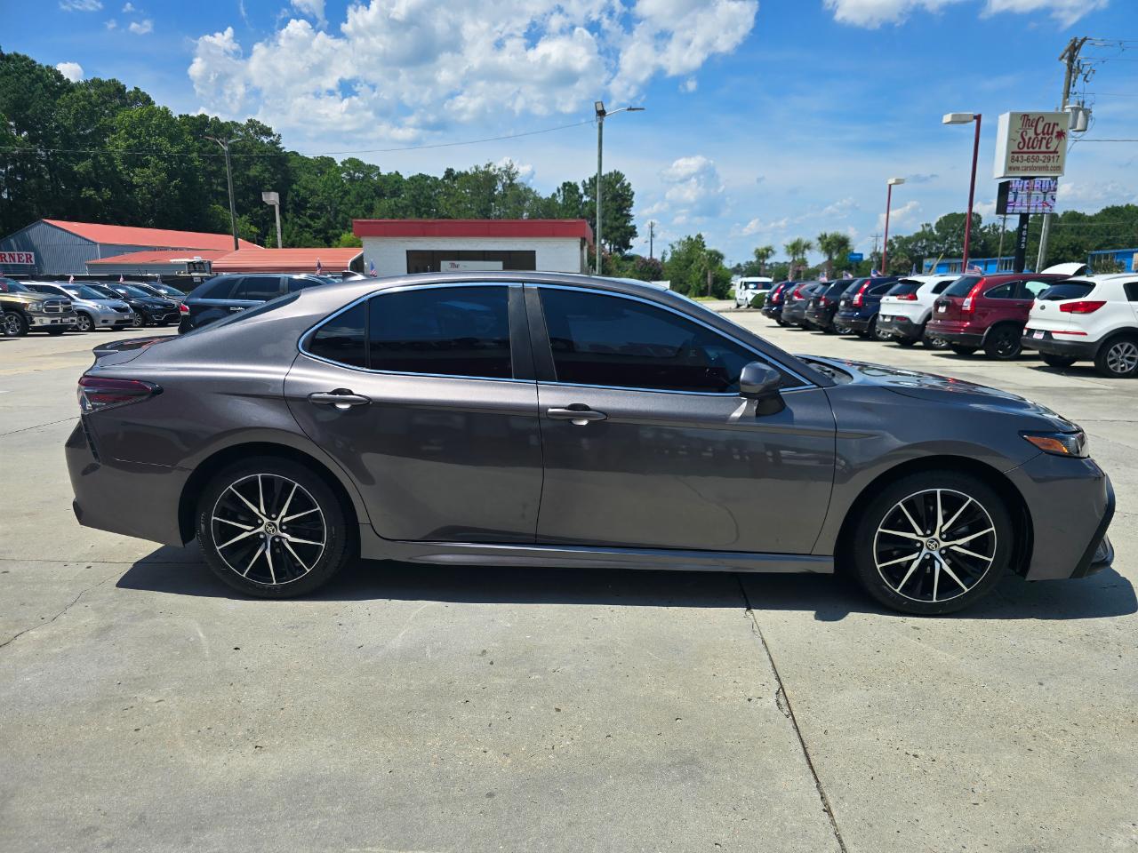 Toyota Camry SE Auto (Natl) 2021