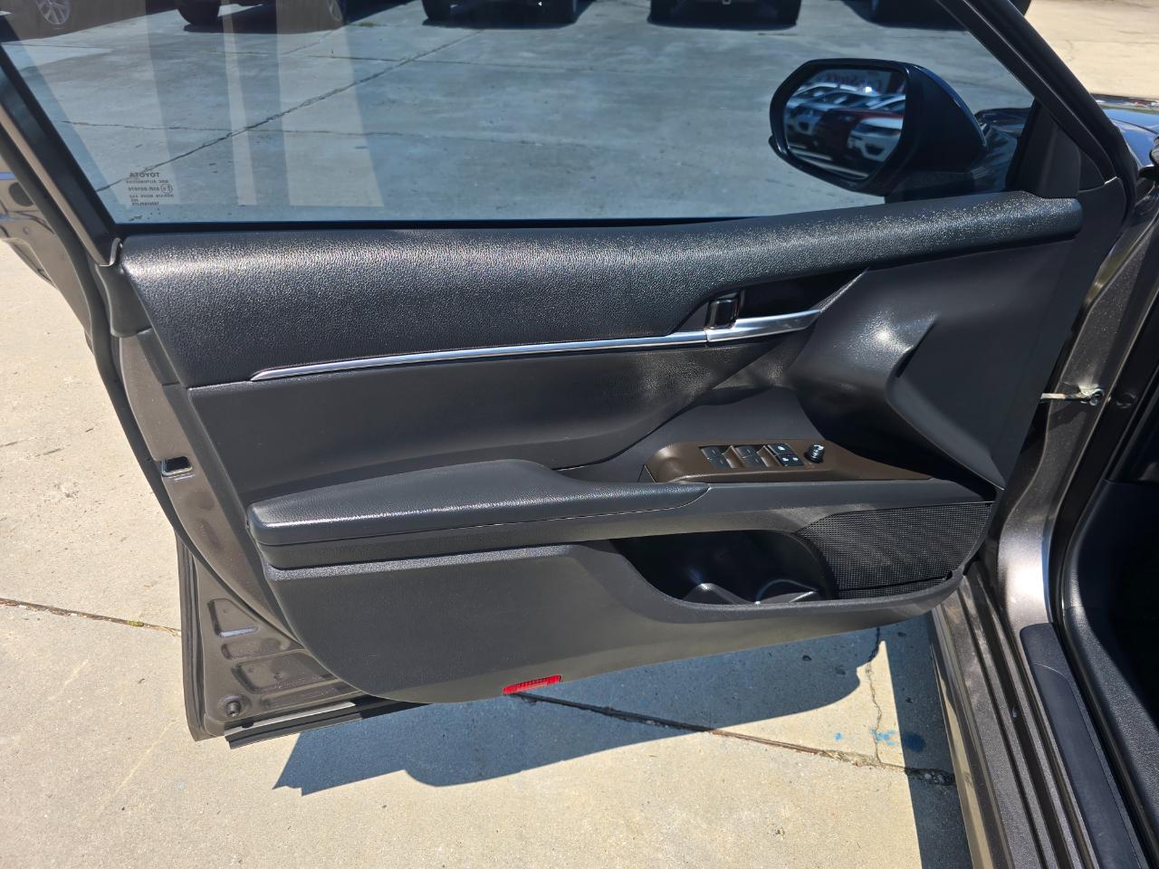 Toyota Camry SE Auto (Natl) 2021
