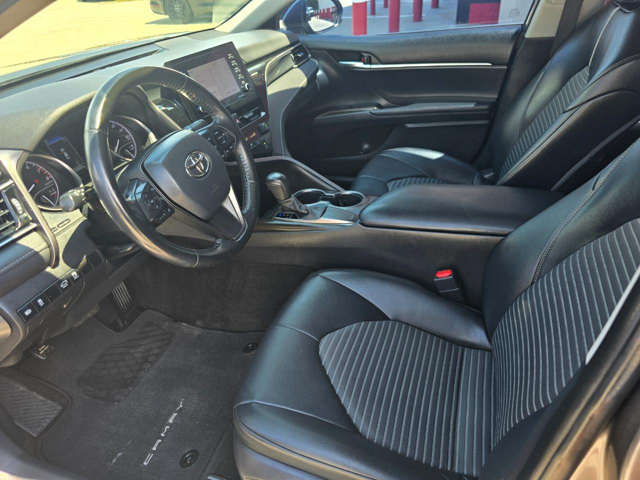 Toyota Camry SE Auto (Natl) 2021