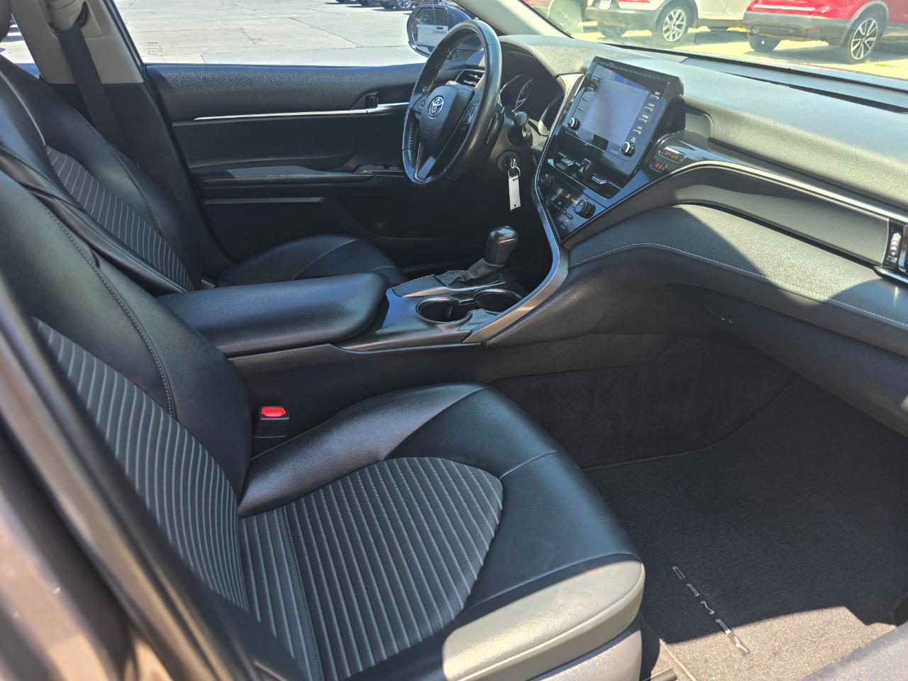 Toyota Camry SE Auto (Natl) 2021