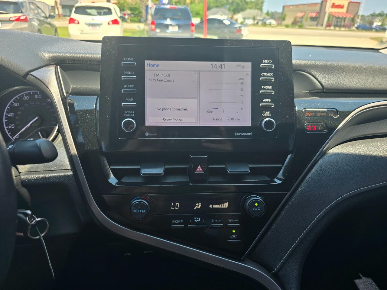 Toyota Camry SE Auto (Natl) 2021
