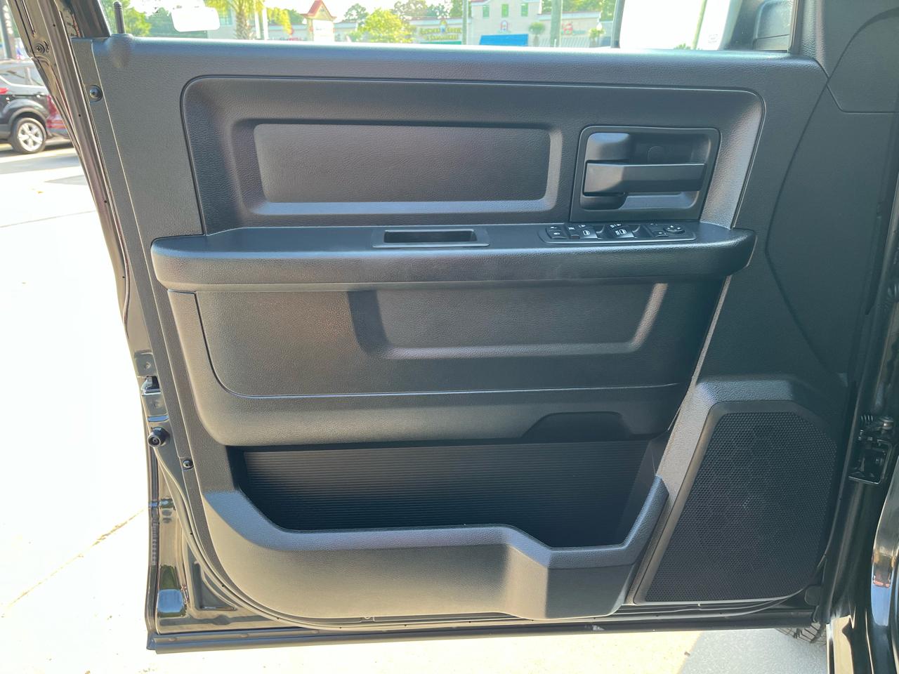 RAM 1500 Classic Express 4x4 Quad Cab 6'4" Box 2019