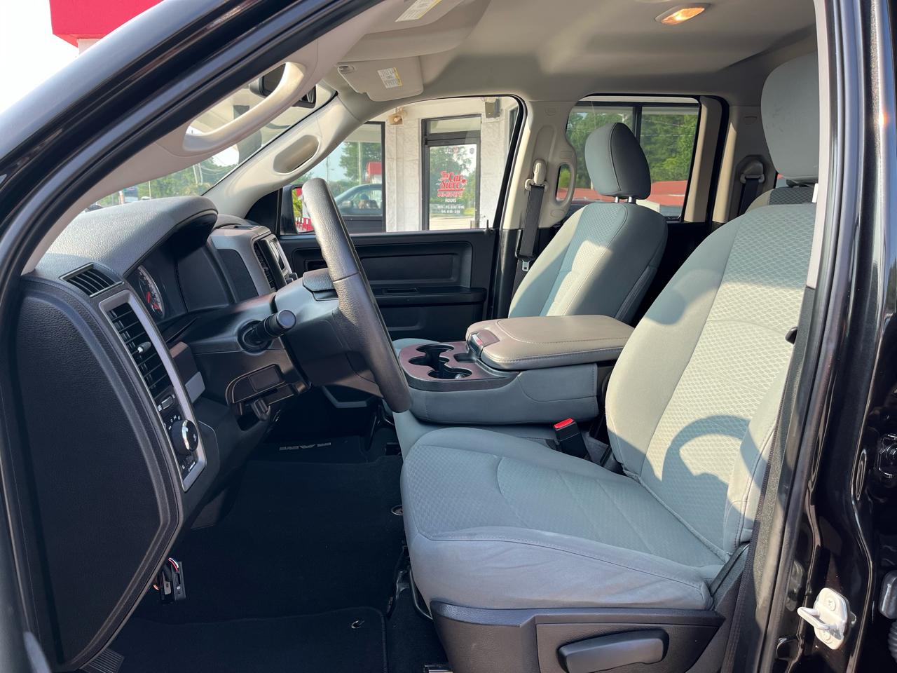 RAM 1500 Classic Express 4x4 Quad Cab 6'4" Box 2019