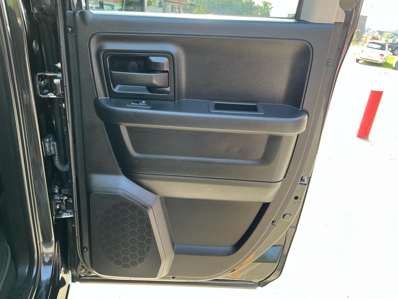 RAM 1500 Classic Express 4x4 Quad Cab 6'4" Box 2019