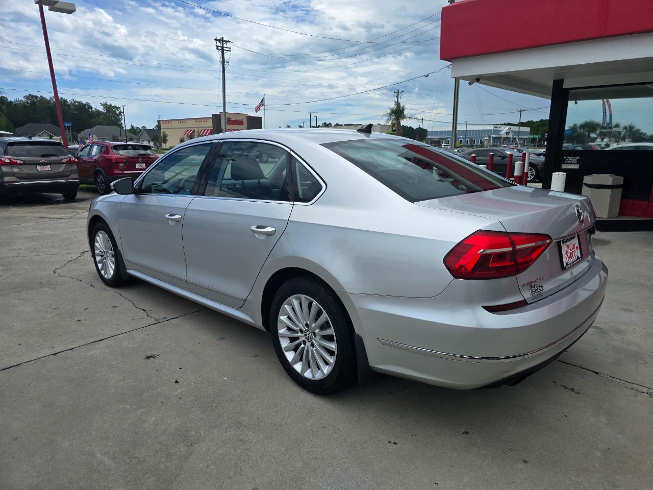 Volkswagen Passat 4dr Sdn 1.8T Auto SE PZEV 2016