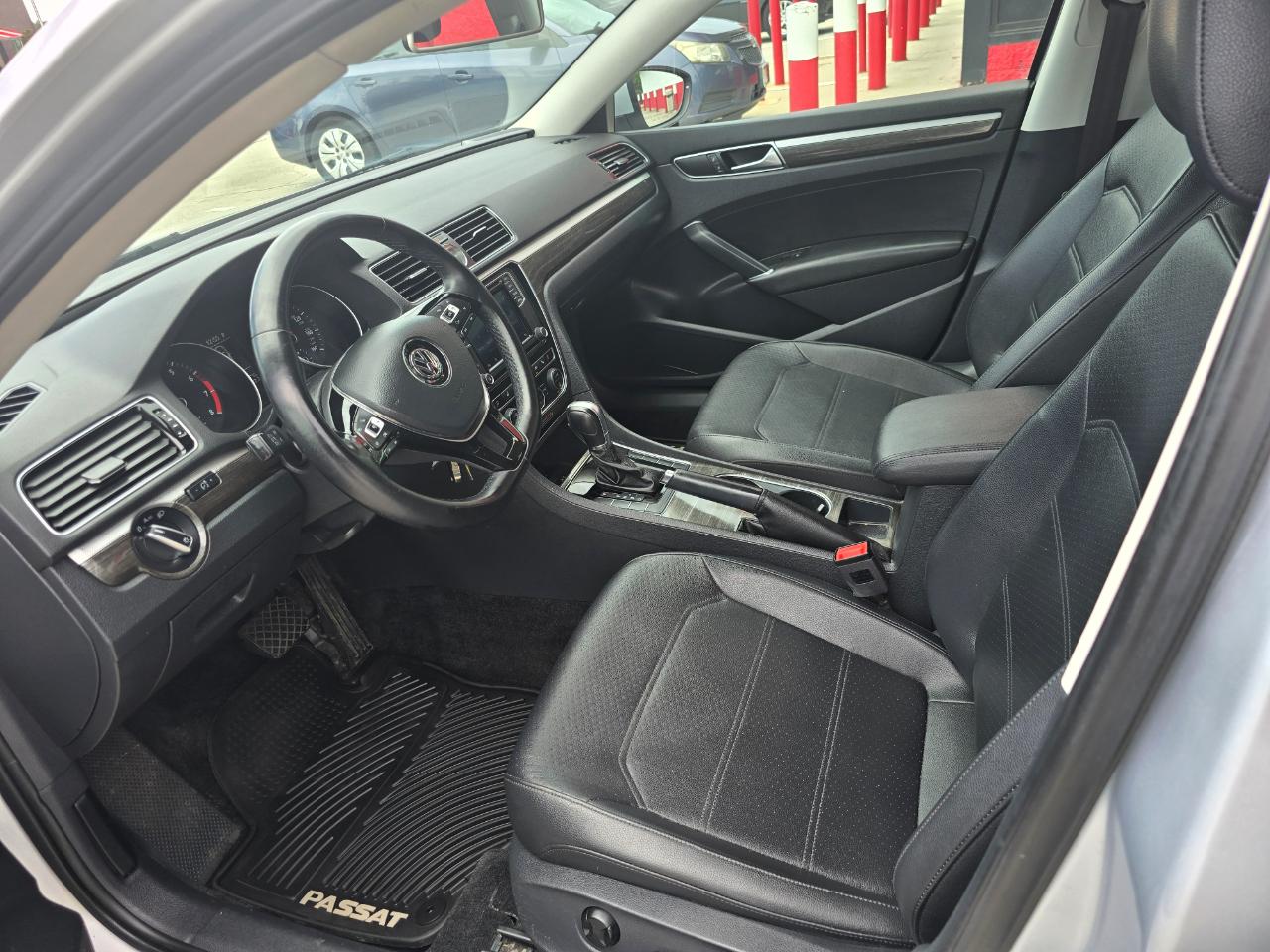 Volkswagen Passat 4dr Sdn 1.8T Auto SE PZEV 2016