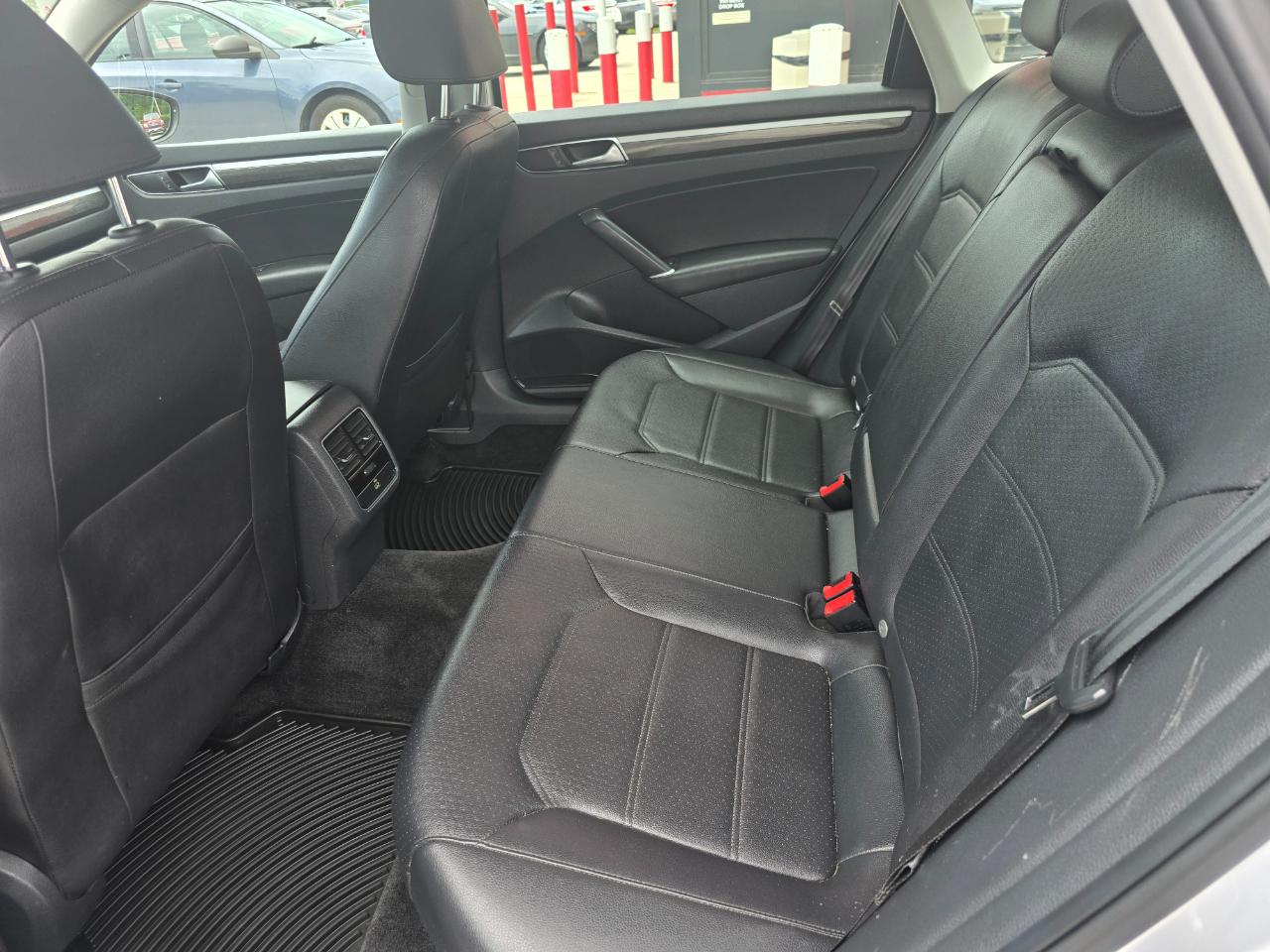 Volkswagen Passat 4dr Sdn 1.8T Auto SE PZEV 2016