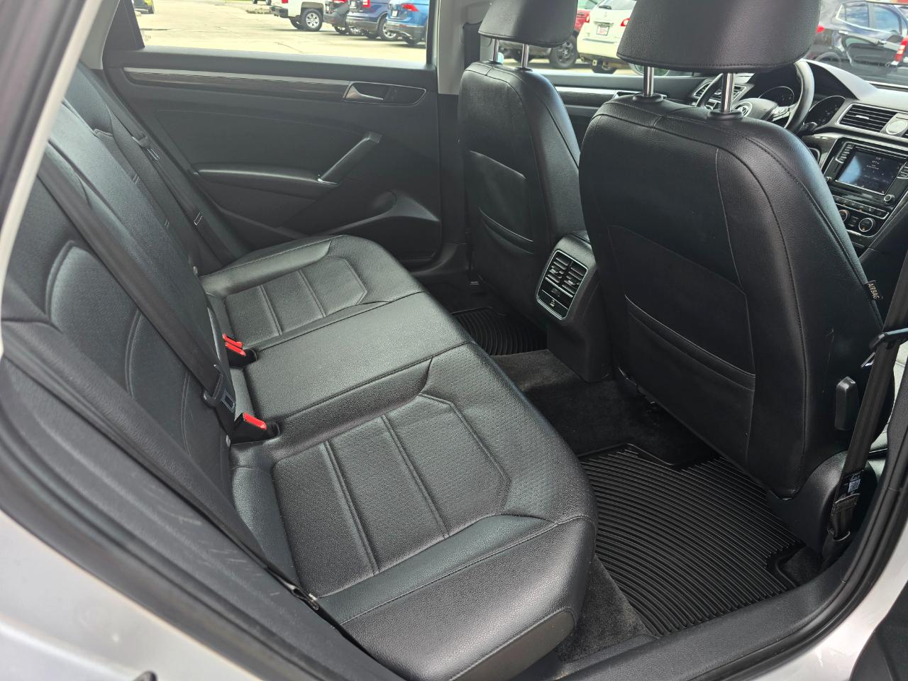 Volkswagen Passat 4dr Sdn 1.8T Auto SE PZEV 2016