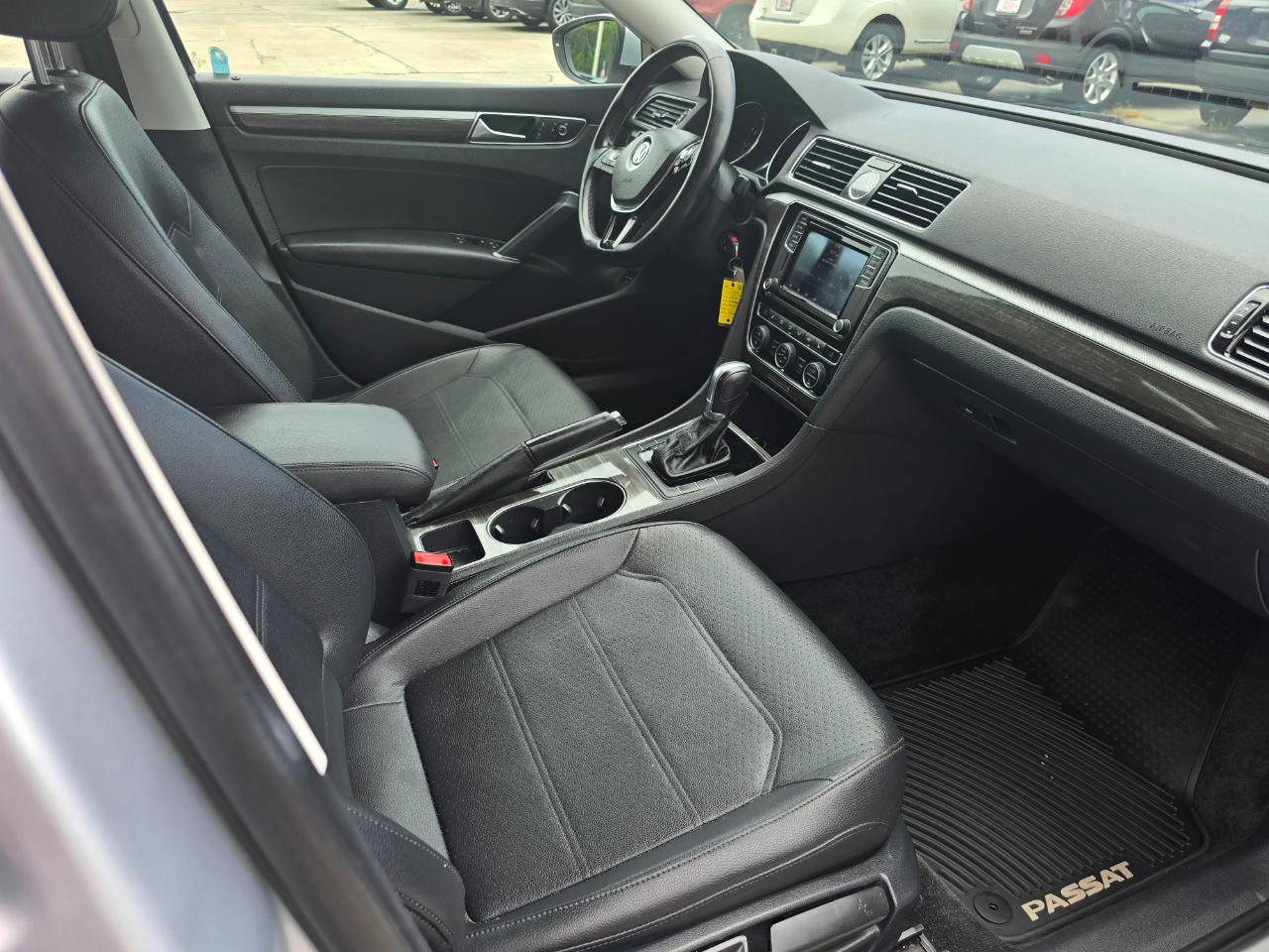 Volkswagen Passat 4dr Sdn 1.8T Auto SE PZEV 2016