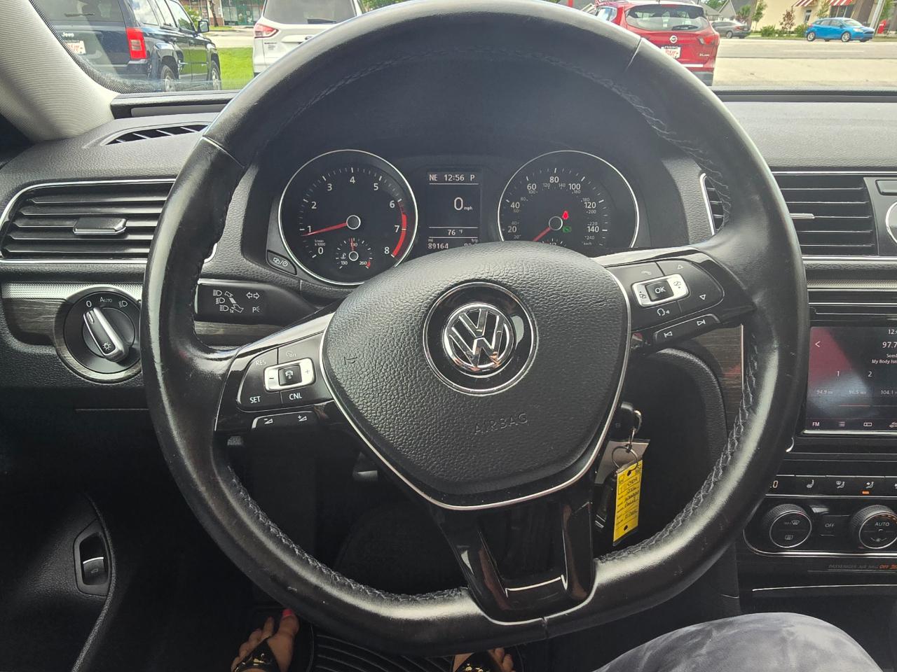 Volkswagen Passat 4dr Sdn 1.8T Auto SE PZEV 2016