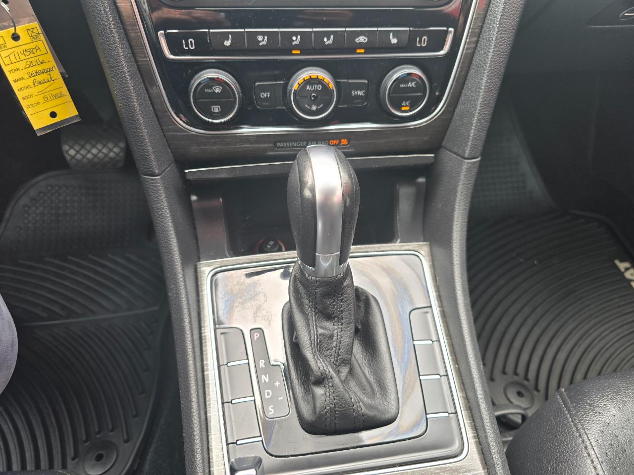 Volkswagen Passat 4dr Sdn 1.8T Auto SE PZEV 2016