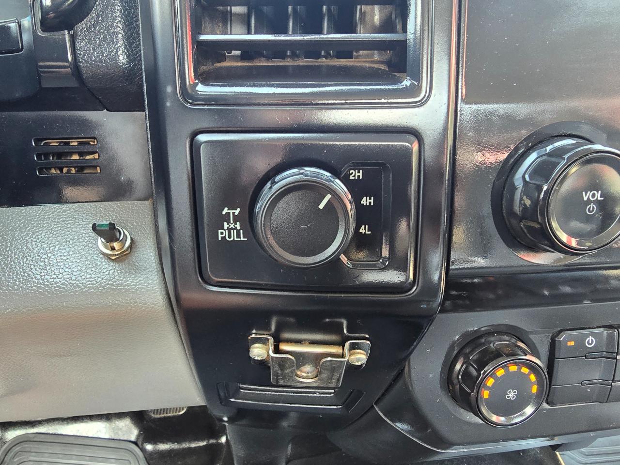 Ford F-150 XLT 4WD Reg Cab 8' Box 2019