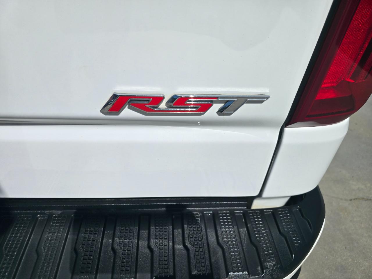 Chevrolet Silverado 1500 4WD Crew Cab 147" RST 2020