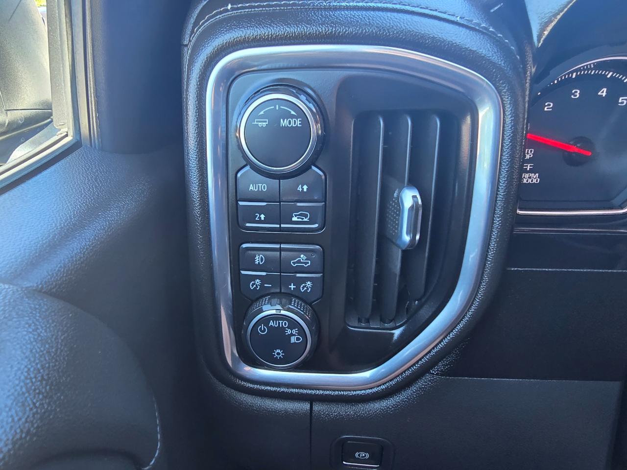 Chevrolet Silverado 1500 4WD Crew Cab 147" RST 2020