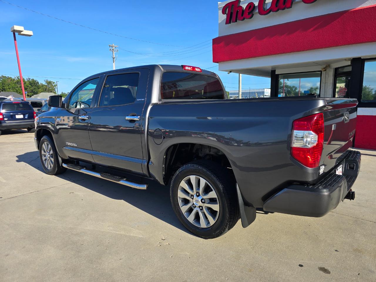 Toyota Tundra 2WD Limited CrewMax 5.5' Bed 5.7L FFV (Natl) 2017