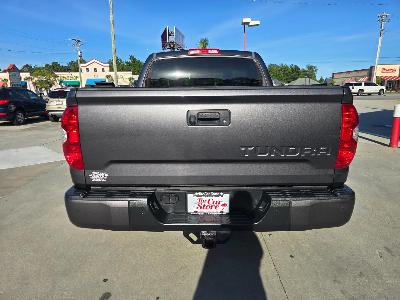 Toyota Tundra 2WD Limited CrewMax 5.5' Bed 5.7L FFV (Natl) 2017