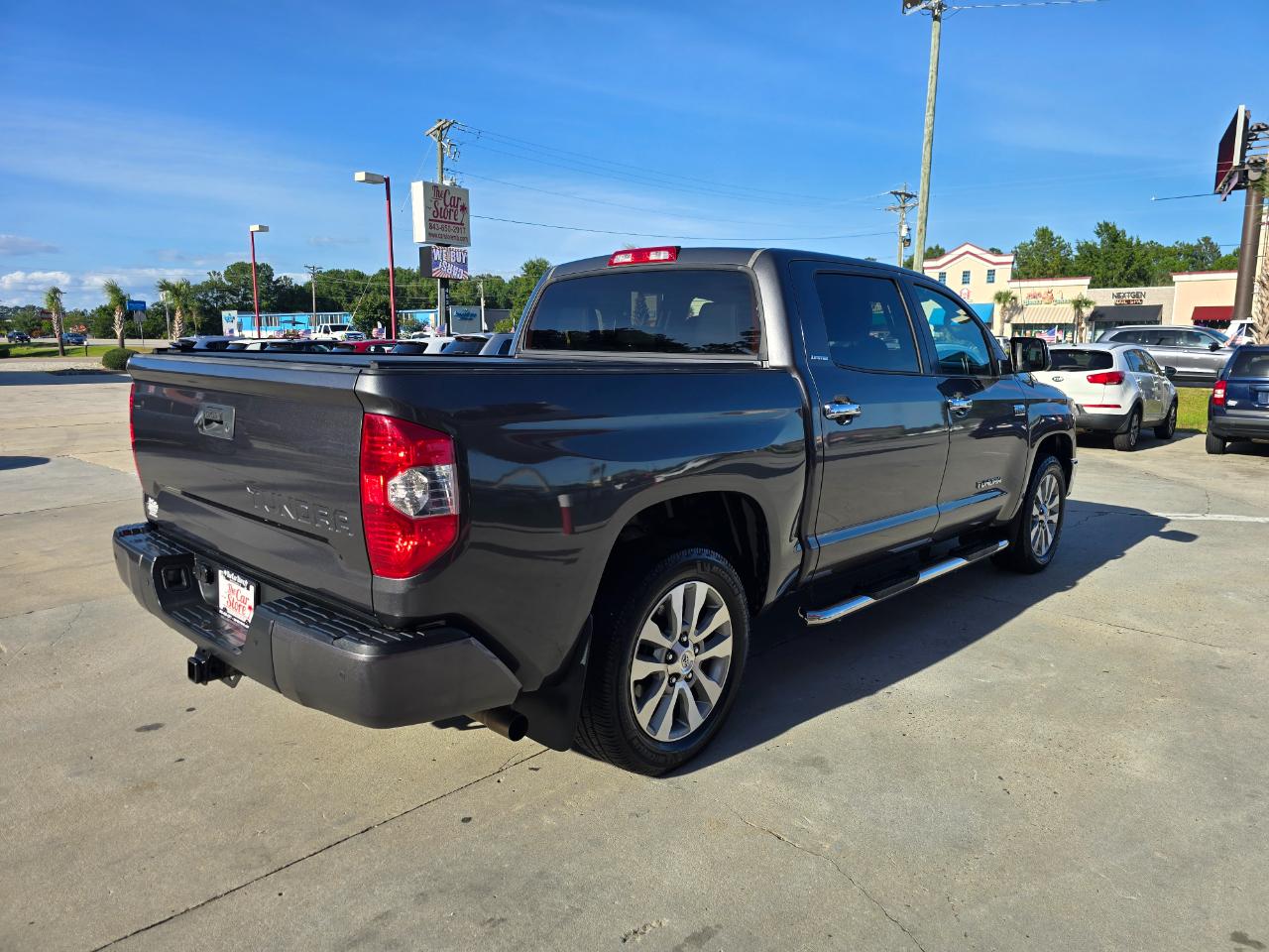 Toyota Tundra 2WD Limited CrewMax 5.5' Bed 5.7L FFV (Natl) 2017