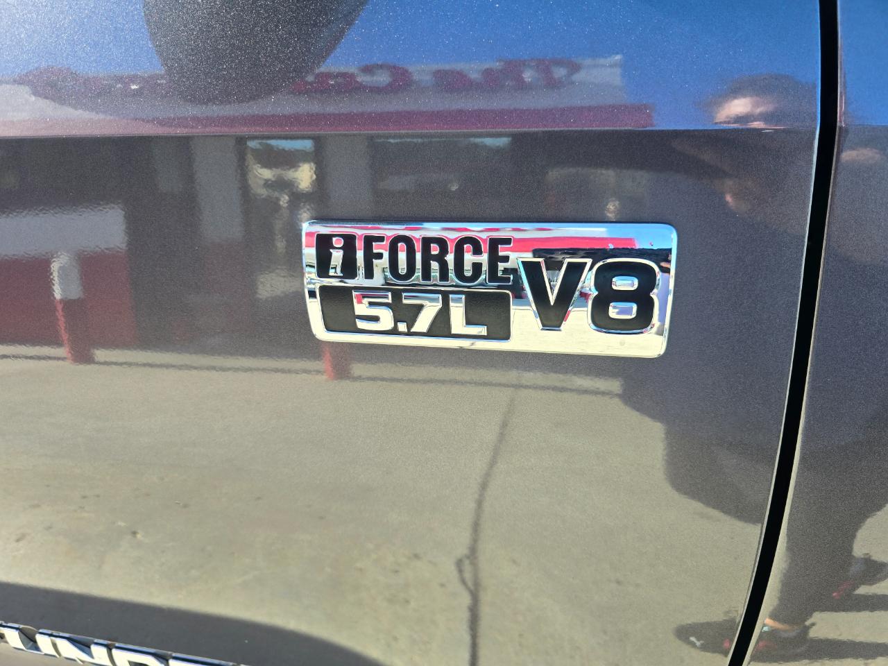 Toyota Tundra 2WD Limited CrewMax 5.5' Bed 5.7L FFV (Natl) 2017