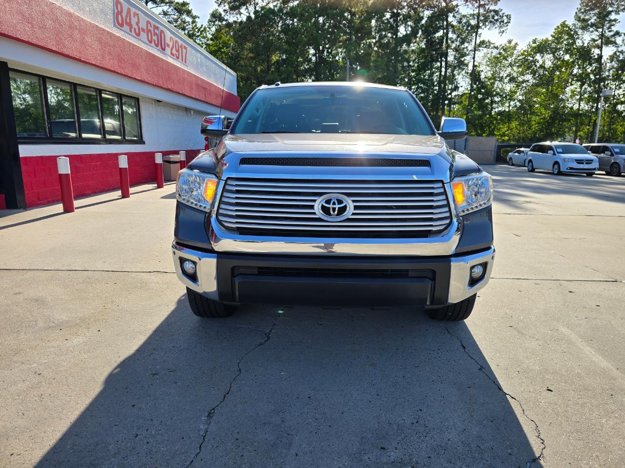 Toyota Tundra 2WD Limited CrewMax 5.5' Bed 5.7L FFV (Natl) 2017