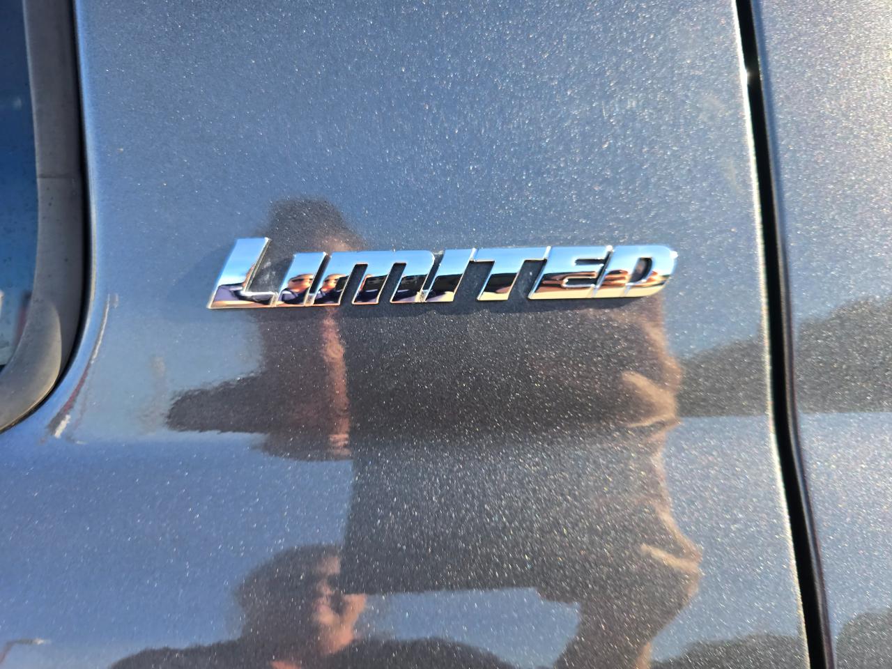 Toyota Tundra 2WD Limited CrewMax 5.5' Bed 5.7L FFV (Natl) 2017