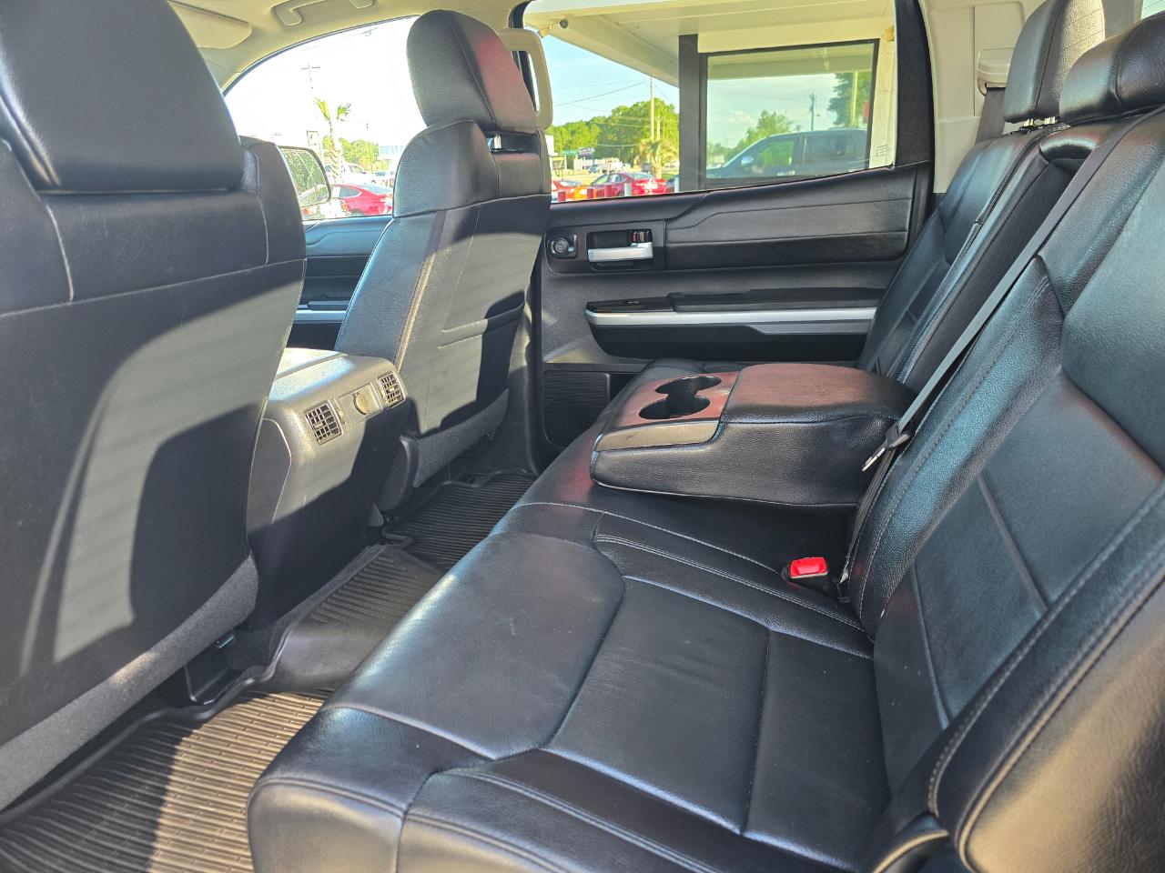 Toyota Tundra 2WD Limited CrewMax 5.5' Bed 5.7L FFV (Natl) 2017