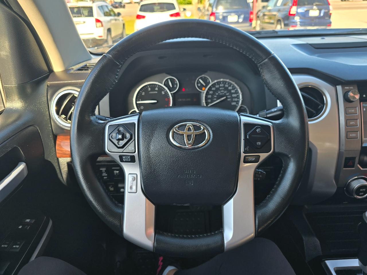 Toyota Tundra 2WD Limited CrewMax 5.5' Bed 5.7L FFV (Natl) 2017