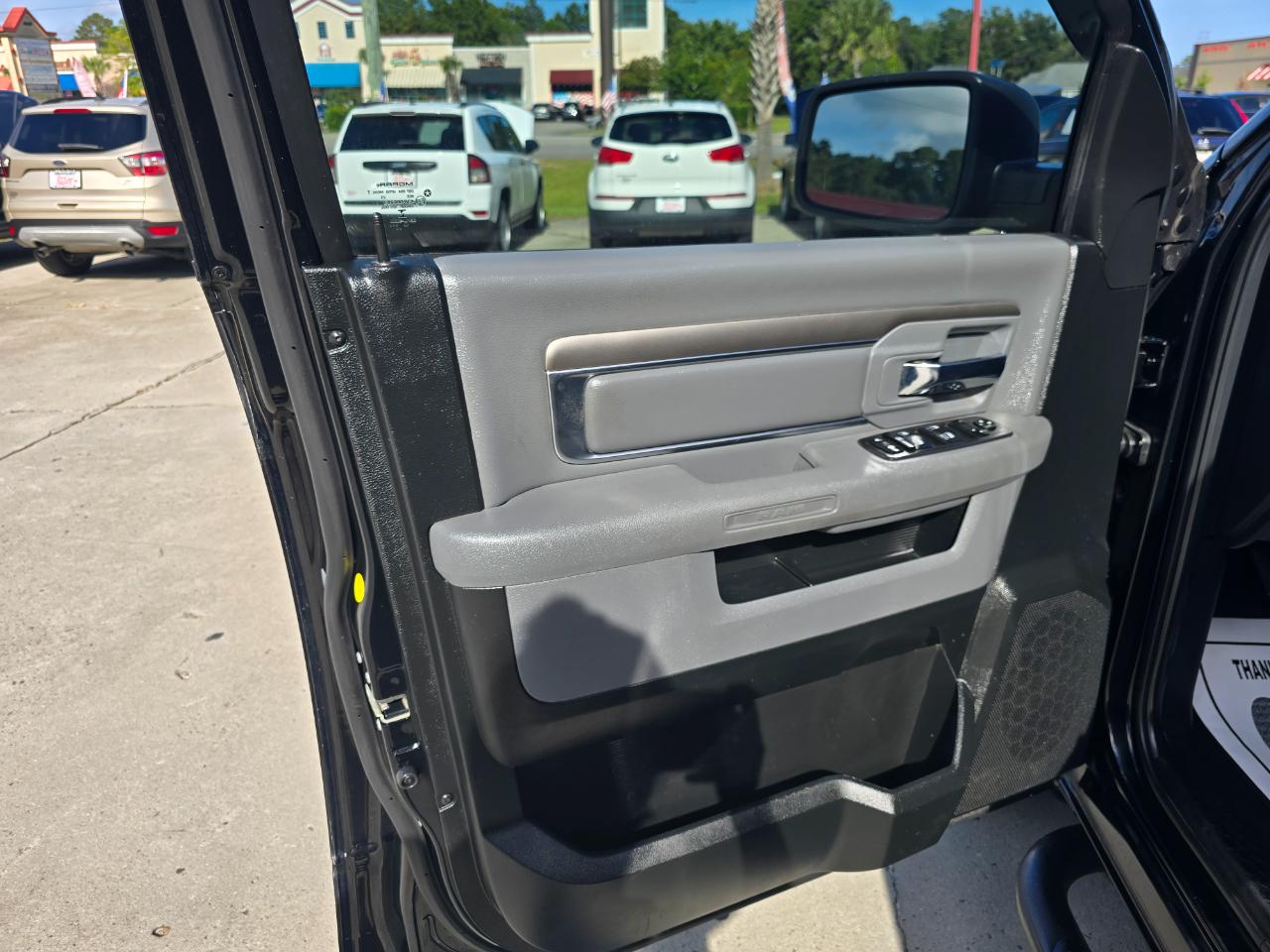 RAM 1500 Classic SLT 4x2 Crew Cab 6'4" Box 2019