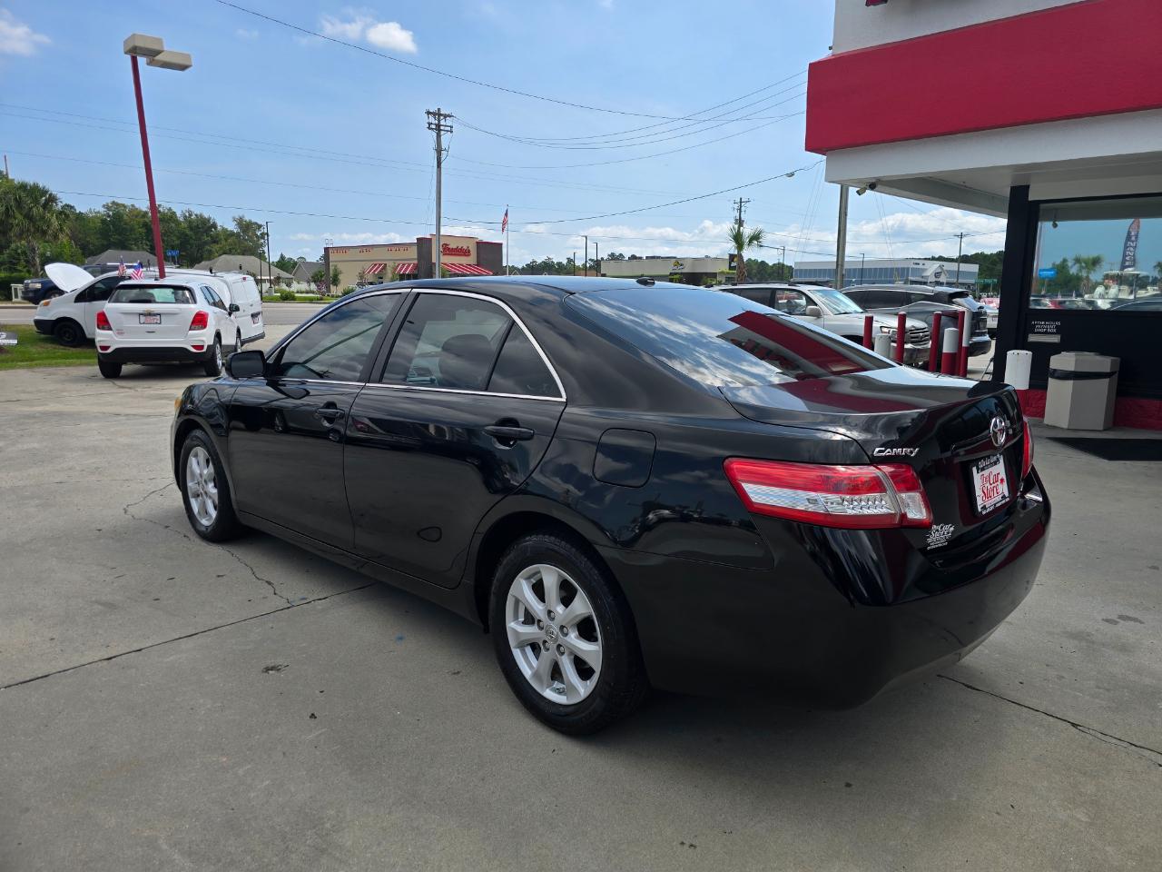 Toyota Camry 4dr Sdn I4 Auto LE (Natl) 2011