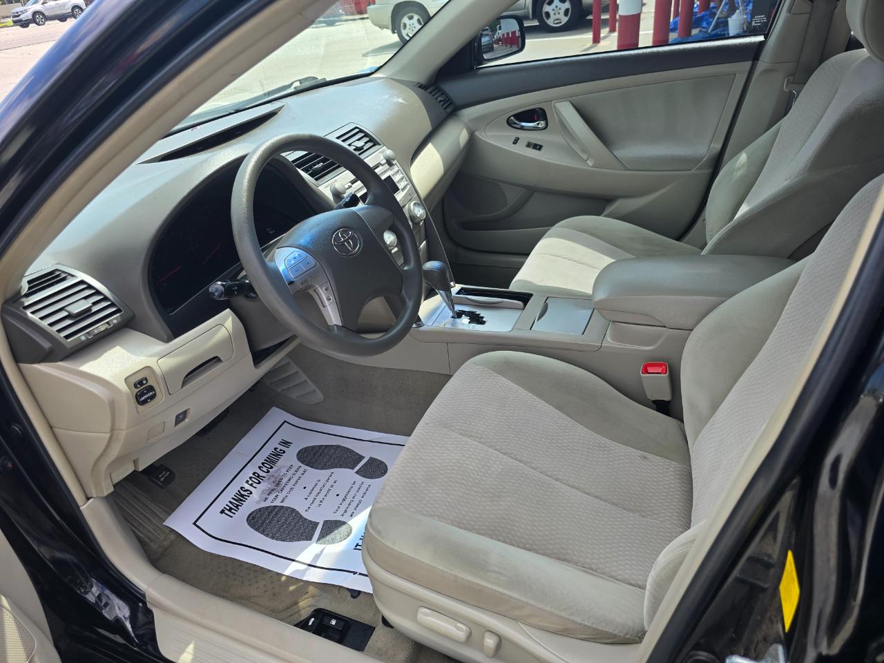 Toyota Camry 4dr Sdn I4 Auto LE (Natl) 2011