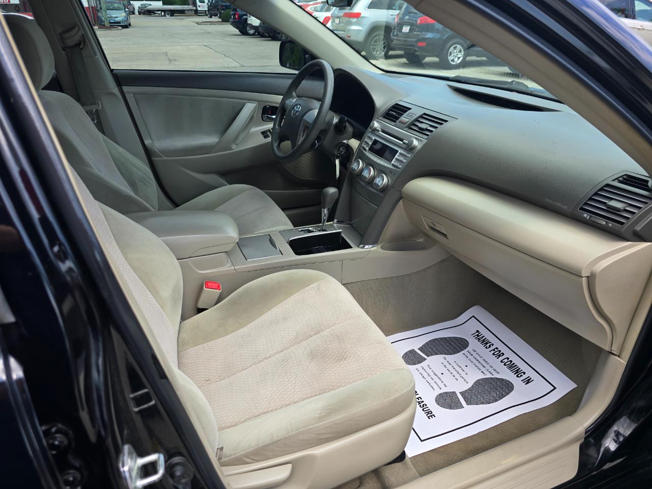 Toyota Camry 4dr Sdn I4 Auto LE (Natl) 2011