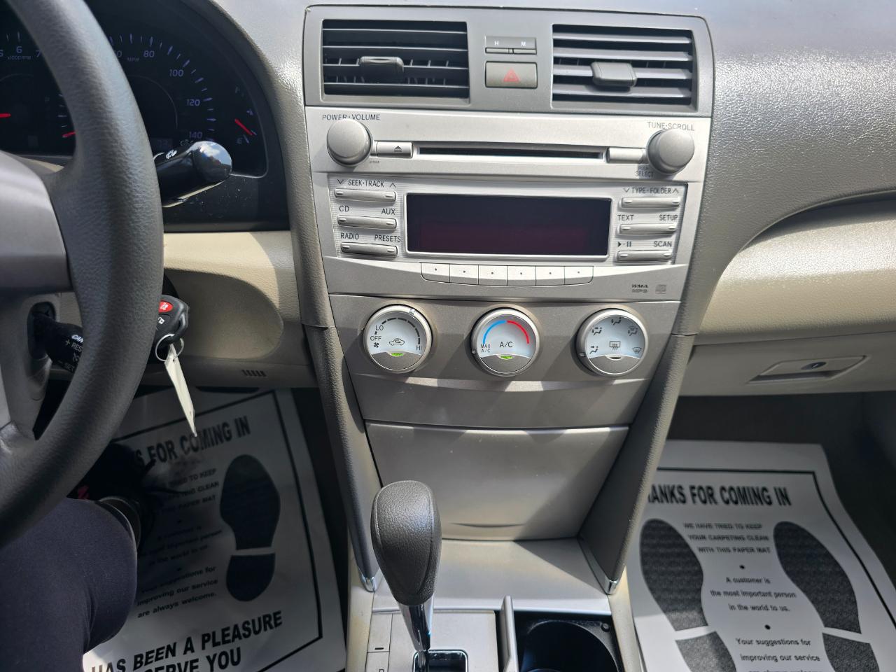 Toyota Camry 4dr Sdn I4 Auto LE (Natl) 2011