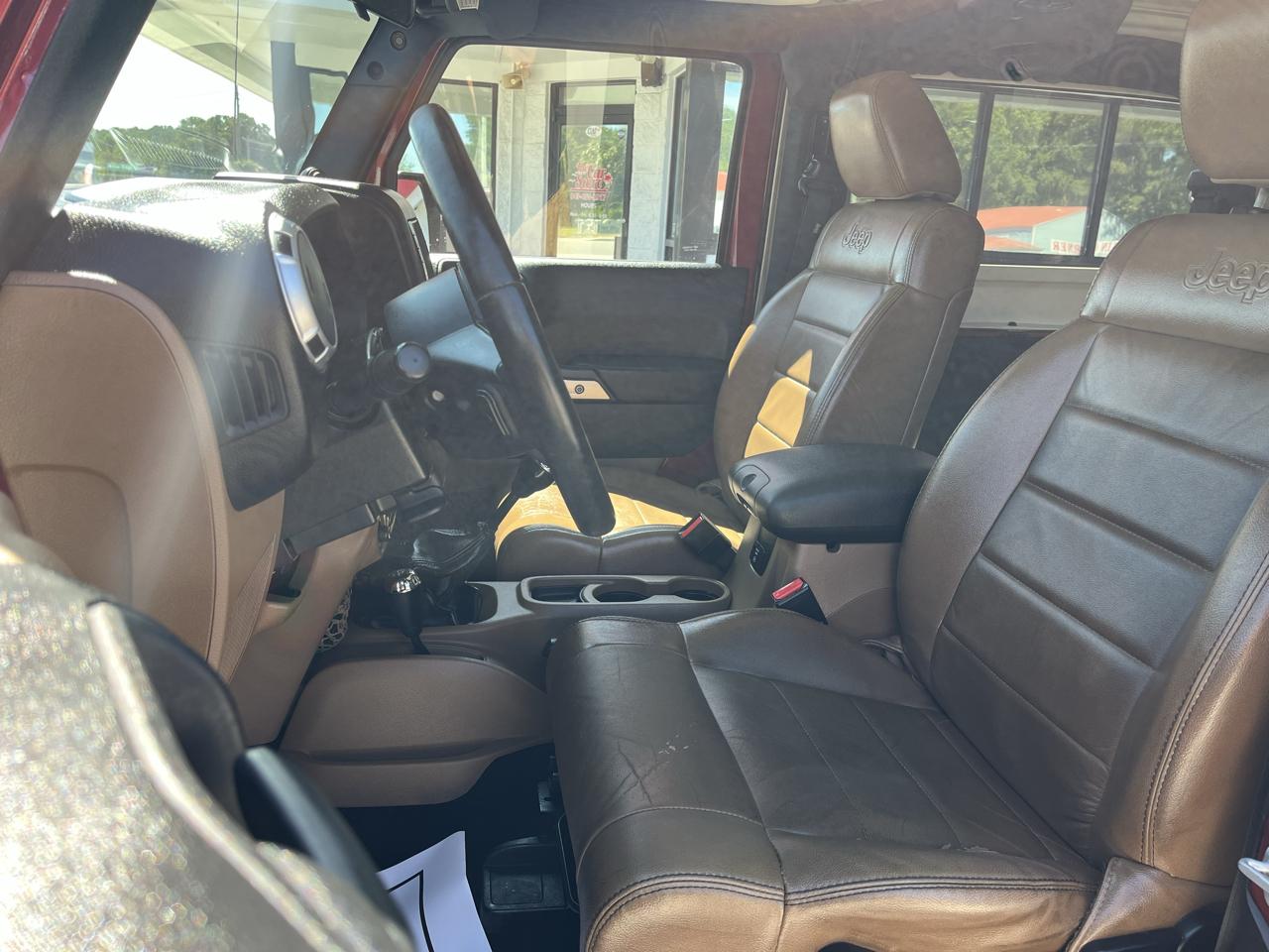 Jeep Wrangler 4WD 2dr Sahara 2011