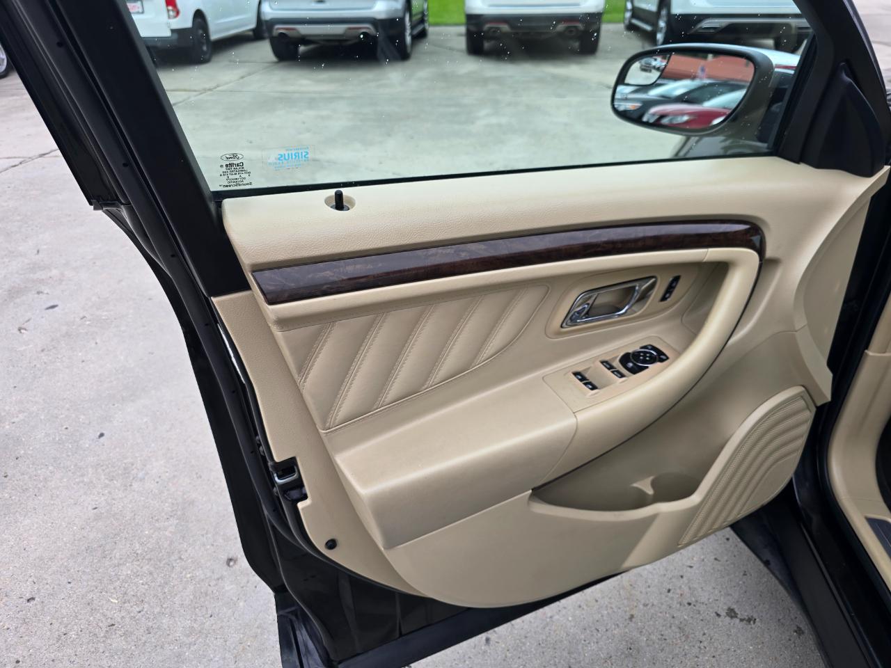 Ford Taurus 4dr Sdn Limited FWD 2016
