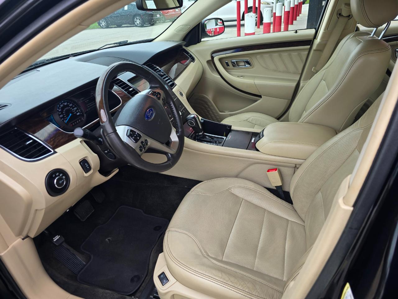 Ford Taurus 4dr Sdn Limited FWD 2016