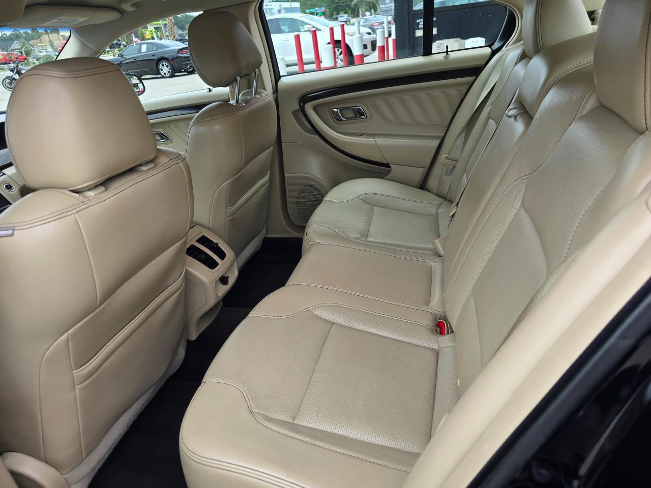 Ford Taurus 4dr Sdn Limited FWD 2016