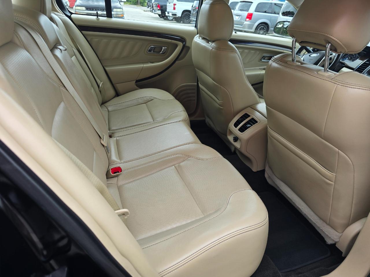 Ford Taurus 4dr Sdn Limited FWD 2016