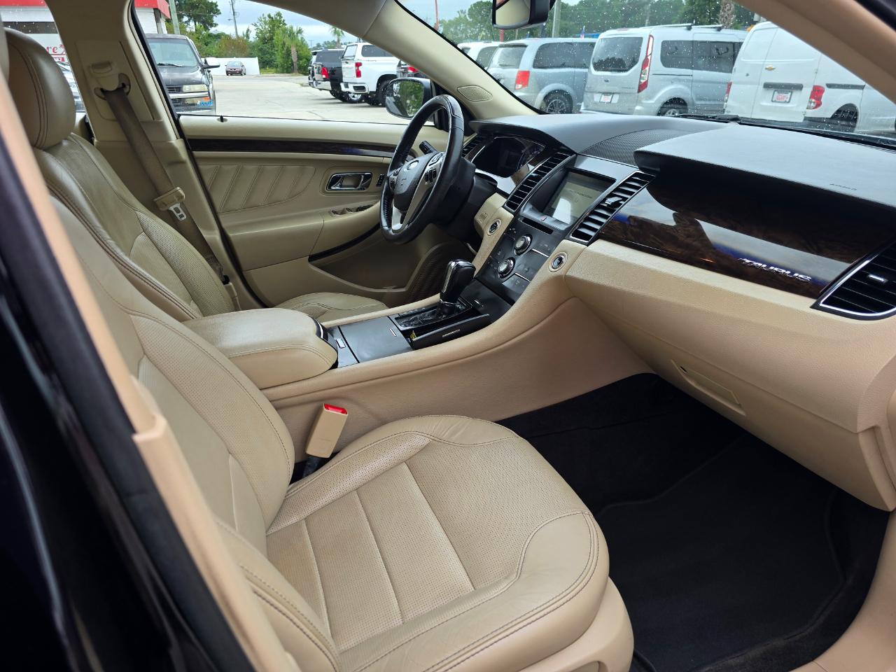 Ford Taurus 4dr Sdn Limited FWD 2016