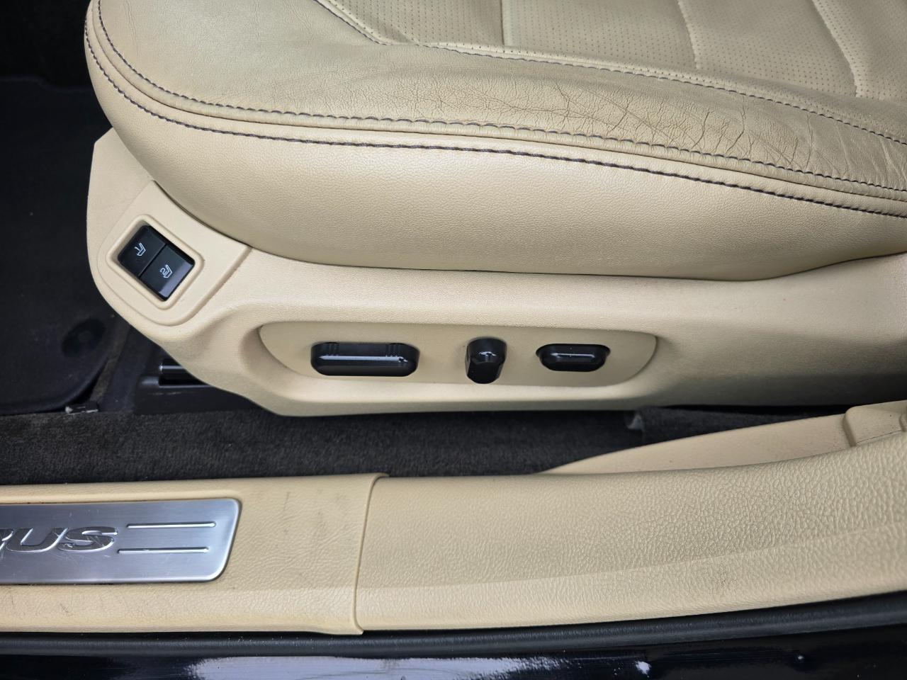 Ford Taurus 4dr Sdn Limited FWD 2016