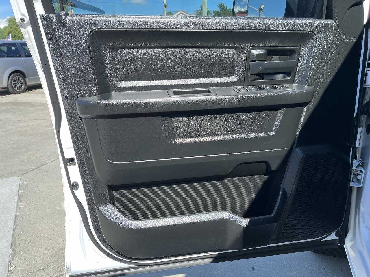 RAM 1500 Classic Tradesman 4x4 Quad Cab 6'4" Box 2021