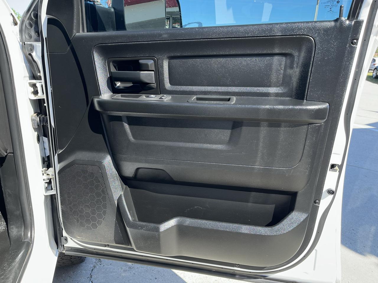 RAM 1500 Classic Tradesman 4x4 Quad Cab 6'4" Box 2021