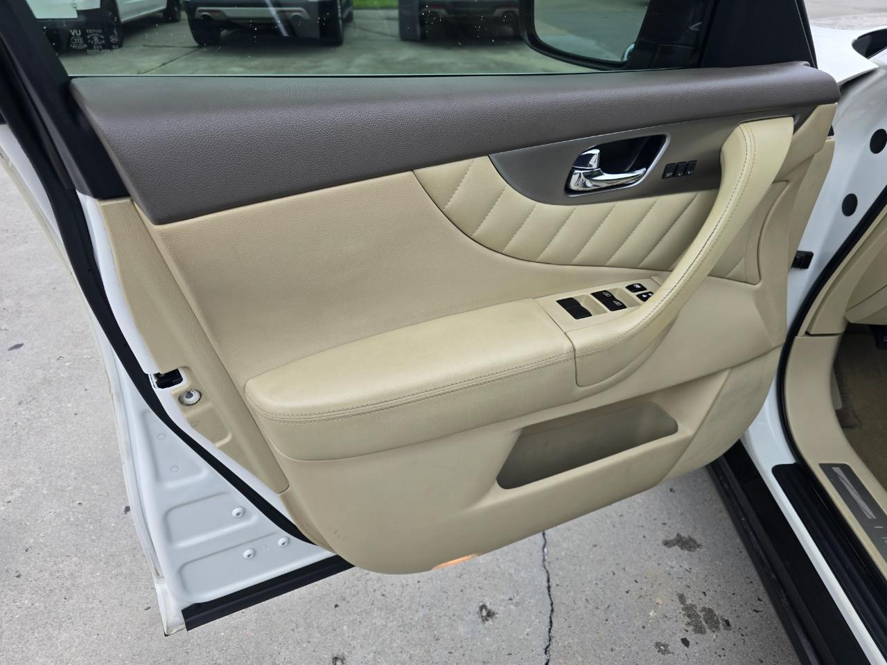 Infiniti QX70 RWD 4dr 2014